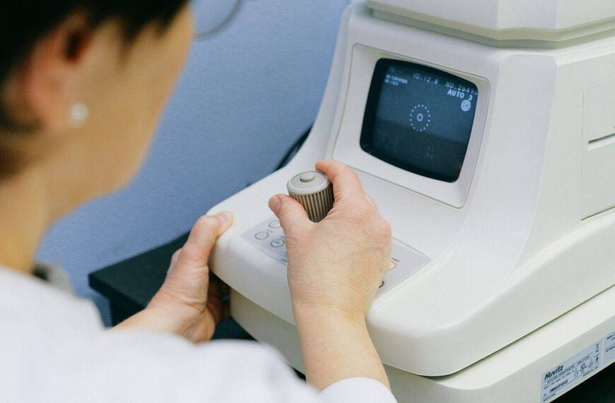 Iniekcje doszklistkowe w AMD — jak wygląda terapia?